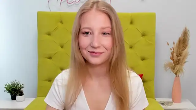 Snapshot of LolaWilsons chatting on February 2026 07:19:01 AM LolaWilsons online show from February 2026 07:19:01 AM