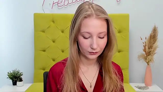 Snapshot of LolaWilsons chatting on March 2026 07:16:01 AM LolaWilsons online show from March 2026 07:16:01 AM