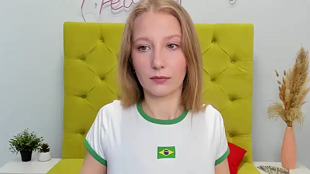 Snapshot of LolaWilsons chatting on March 2026 07:13:02 AM LolaWilsons online show from March 2026 07:13:02 AM