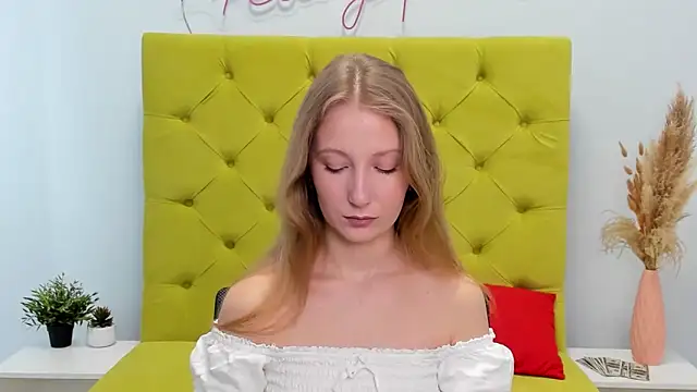 Snapshot of LolaWilsons chatting on March 2026 08:08:01 AM LolaWilsons online show from March 2026 08:08:01 AM