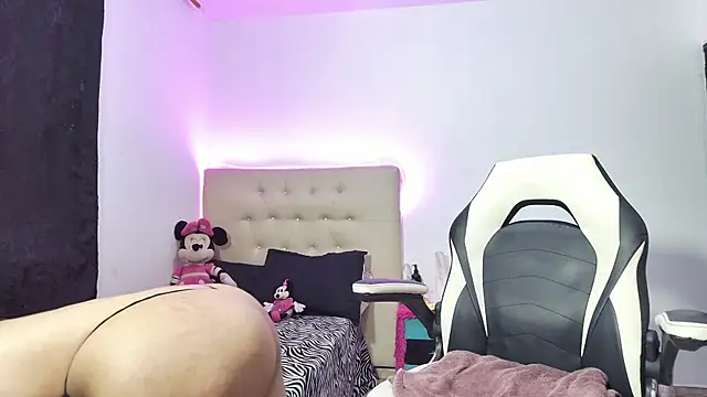 Snapshot of Isis_brown7 chatting on February 2025 10:48:01 PM Isis brown7 online show from February 2025 10:48:01 PM