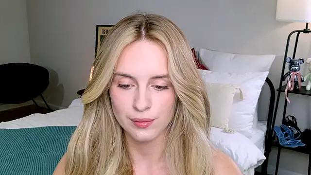 Snapshot of RozzitaBedberry chatting on September 2025 01:27:01 PM RozzitaBedberry online show from September 2025 01:27:01 PM