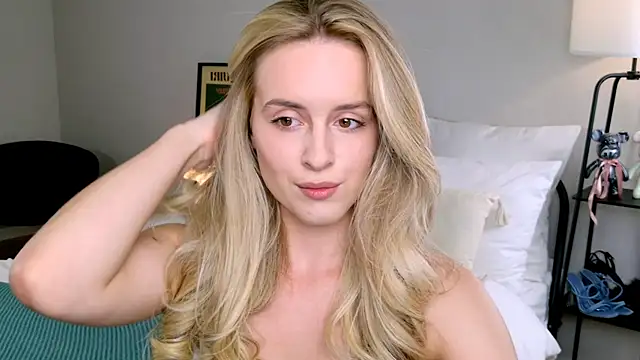 Snapshot of RozzitaBedberry chatting on September 2025 01:05:02 PM RozzitaBedberry online show from September 2025 01:05:02 PM