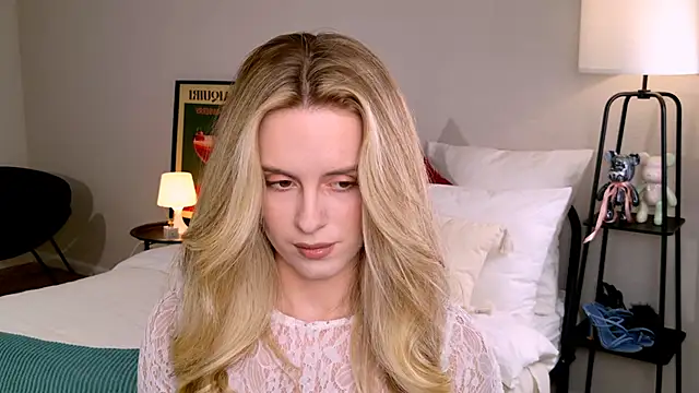 Snapshot of RozzitaBedberry chatting on October 2025 01:30:02 PM RozzitaBedberry online show from October 2025 01:30:02 PM