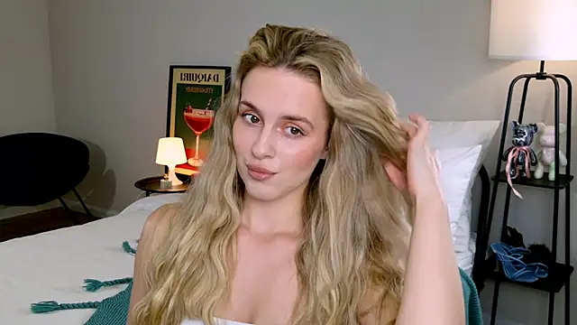 Snapshot of RozzitaBedberry chatting on October 2025 12:36:01 PM RozzitaBedberry online show from October 2025 12:36:01 PM