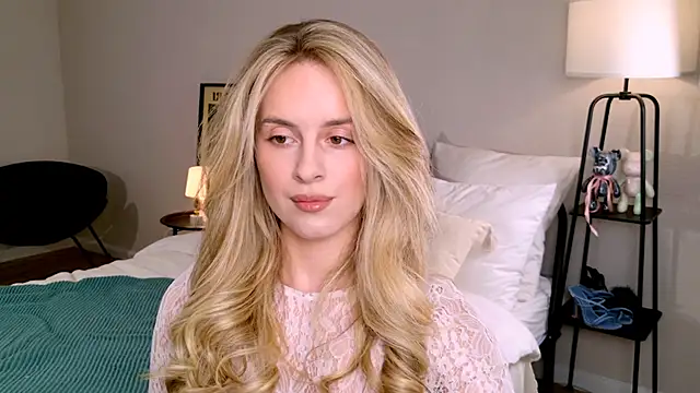 Snapshot of RozzitaBedberry chatting on October 2025 02:27:01 PM RozzitaBedberry online show from October 2025 02:27:01 PM