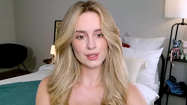 Snapshot of RozzitaBedberry chatting on October 2025 01:21:01 PM RozzitaBedberry online show from October 2025 01:21:01 PM