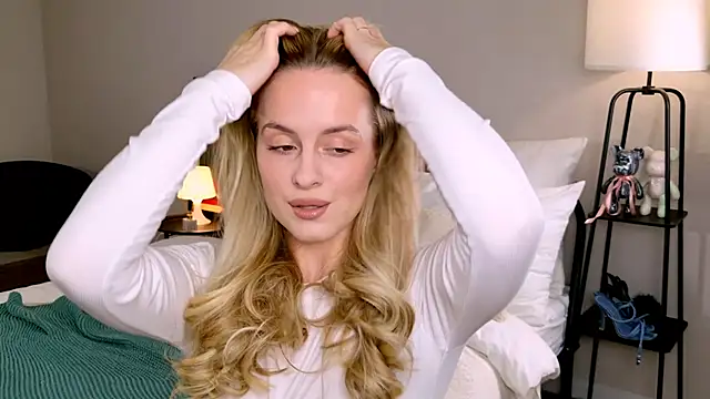 Snapshot of RozzitaBedberry chatting on October 2025 01:22:01 PM RozzitaBedberry online show from October 2025 01:22:01 PM