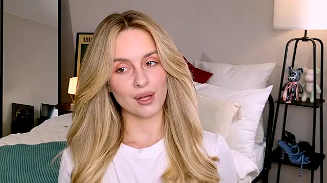 Snapshot of RozzitaBedberry chatting on October 2025 01:14:01 PM RozzitaBedberry online show from October 2025 01:14:01 PM