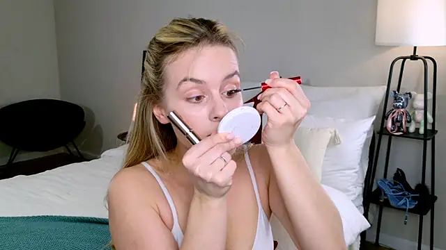 Snapshot of RozzitaBedberry chatting on November 2025 11:10:01 AM RozzitaBedberry online show from November 2025 11:10:01 AM