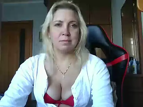 Snapshot of IrinaB1 chatting on September 2025 05:46:01 AM IrinaB1 online show from September 2025 05:46:01 AM