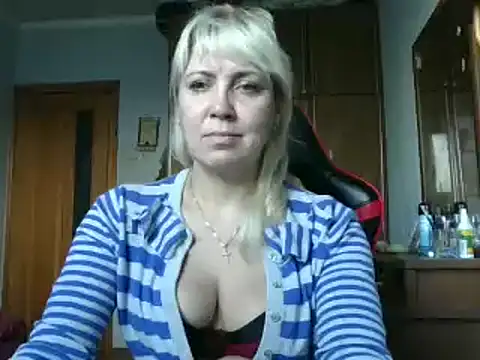 Snapshot of IrinaB1 chatting on October 2025 05:44:02 AM IrinaB1 online show from October 2025 05:44:02 AM