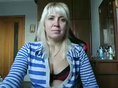 Snapshot of IrinaB1 chatting on October 2025 11:00:01 AM IrinaB1 online show from October 2025 11:00:01 AM