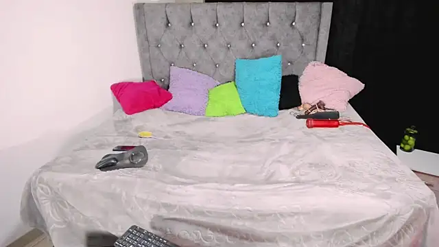 valenthottie online show from February 2025 11:15:02 PM