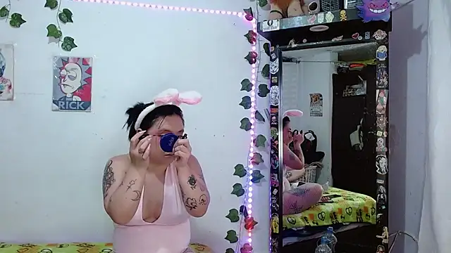 Snapshot of the_lesbian_game chatting on October 2025 02:48:01 AM the lesbian game online show from October 2025 02:48:01 AM