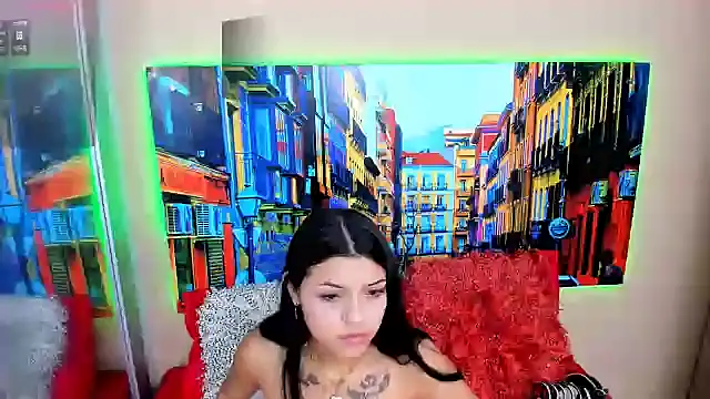 Snapshot of CristalLoren chatting on December 2024 11:17:01 AM CristalLoren online show from December 2024 11:17:01 AM