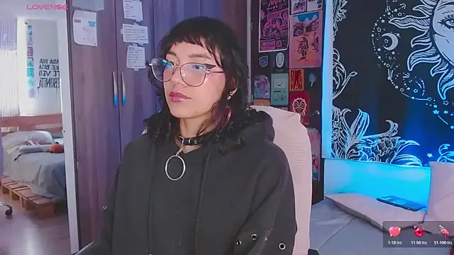 melissahowl online show from November 2025 04:30:02 PM