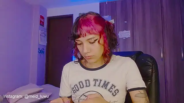melissahowl online show from May 2026 10:37:01 PM