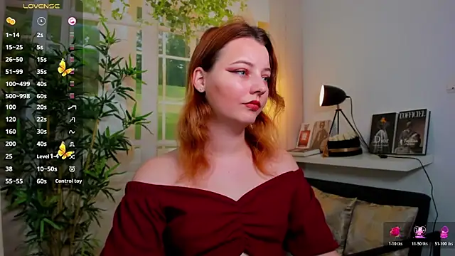 pretty little thing online show from November 2025 03:19:02 PM