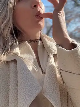 Snapshot of Crazy-Rosa chatting on March 2026 05:33:02 AM Crazy-Rosa online show from March 2026 05:33:02 AM