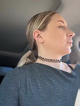 Snapshot of Crazy-Rosa chatting on March 2026 07:03:02 AM Crazy-Rosa online show from March 2026 07:03:02 AM