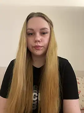 Snapshot of Marylallka5 chatting on June 2026 08:10:01 PM Marylallka5 online show from June 2026 08:10:01 PM