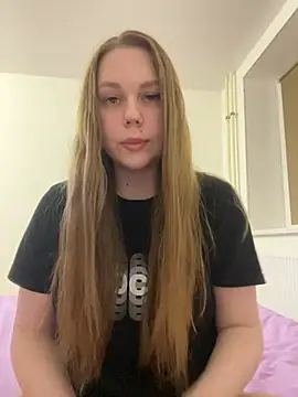 Snapshot of Marylallka5 chatting on August 2026 11:18:01 PM Marylallka5 online show from August 2026 11:18:01 PM