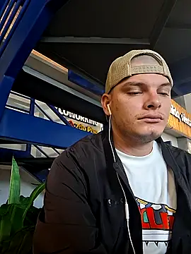  Ottis  online show from November 2025 04:08:02 PM