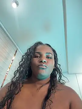 Snapshot of MAREIA_25 chatting on May 2026 03:28:01 PM MAREIA 25 online show from May 2026 03:28:01 PM