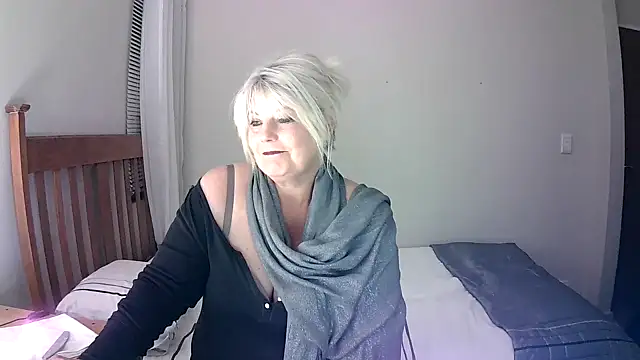 Snapshot of Miahotmilf chatting on January 2025 06:48:01 PM Miahotmilf online show from January 2025 06:48:01 PM