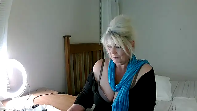 Snapshot of Miahotmilf chatting on March 2025 07:37:02 PM Miahotmilf online show from March 2025 07:37:02 PM