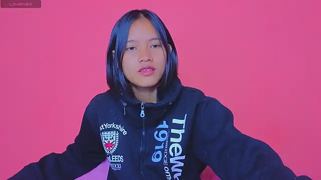 Snapshot of Natsu__ chatting on December 2024 01:05:01 AM Natsu online show from December 2024 01:05:01 AM