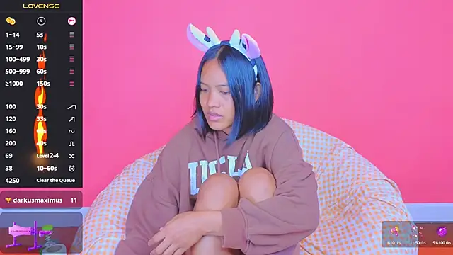 Snapshot of Natsu__ chatting on January 2025 02:43:02 AM Natsu online show from January 2025 02:43:02 AM