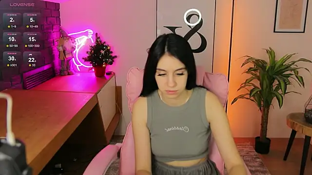 Snapshot of Dina_Foxxx chatting on December 2024 07:13:02 AM Dina Foxxx online show from December 2024 07:13:02 AM