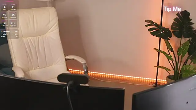 Dina Foxxx online show from November 2025 09:30:02 AM