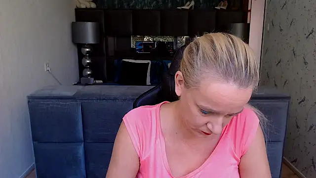 Snapshot of Wendysexyx chatting on September 2025 08:30:01 AM Wendysexyx online show from September 2025 08:30:01 AM