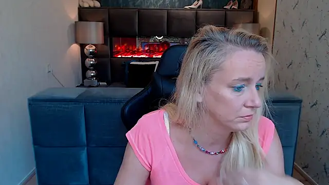 Snapshot of Wendysexyx chatting on September 2025 08:08:01 AM Wendysexyx online show from September 2025 08:08:01 AM