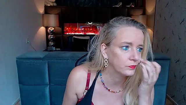 Snapshot of Wendysexyx chatting on October 2025 08:23:01 AM Wendysexyx online show from October 2025 08:23:01 AM