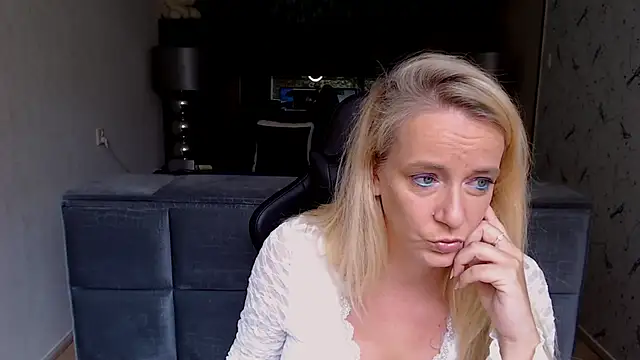 Snapshot of Wendysexyx chatting on October 2025 10:34:02 AM Wendysexyx online show from October 2025 10:34:02 AM