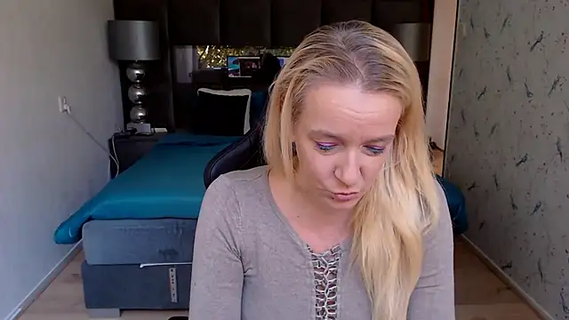 Snapshot of Wendysexyx chatting on October 2025 07:28:02 AM Wendysexyx online show from October 2025 07:28:02 AM