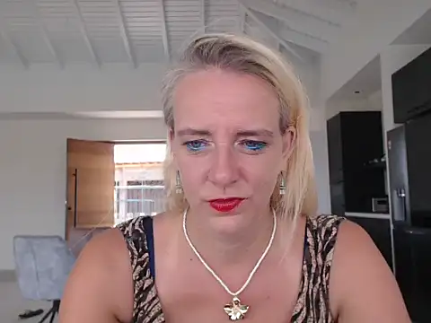 Snapshot of Wendysexyx chatting on October 2025 03:07:01 PM Wendysexyx online show from October 2025 03:07:01 PM