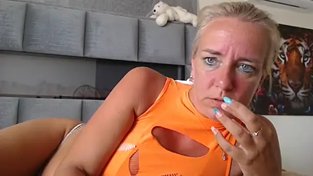 Wendysexyx online show from April 2026 05:22:02 PM