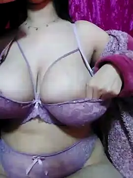 Snapshot of LoNa-daloua chatting on January 2025 05:44:01 PM LoNa-daloua online show from January 2025 05:44:01 PM
