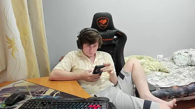 iliaskrislove online show from September 2025 10:32:02 PM