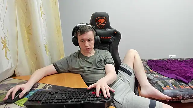 iliaskrislove online show from December 2025 06:37:02 PM