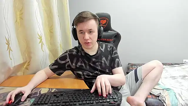 iliaskrislove online show from April 2026 06:03:02 PM