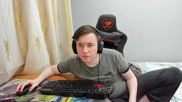 iliaskrislove online show from June 2026 10:32:01 PM
