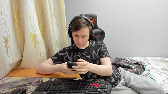 iliaskrislove online show from June 2026 08:51:02 PM