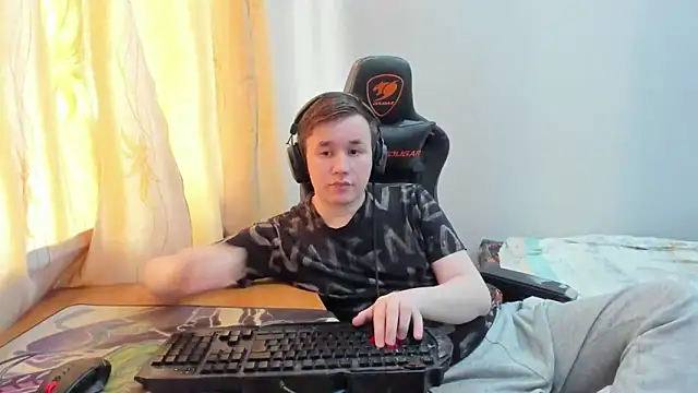 iliaskrislove online show from June 2026 02:24:02 AM