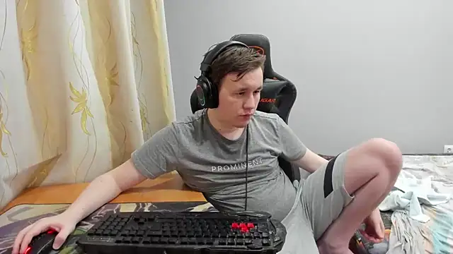 iliaskrislove online show from June 2026 11:09:02 PM